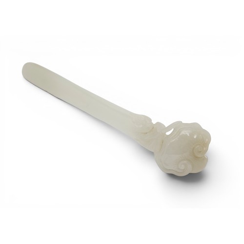 21 - A CHINESE WHITE JADE HAIRPIN QIANLONG DYNASTY (1736-1795)清乾隆 白玉簪carved with a naturalistic lingzhi r... 