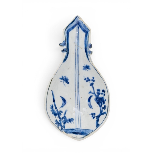 41 - A VERY RARE CHINESE PORCELAIN BLUE AND WHITE KOSOMETSUKE SWEETMEAT DISH, MUKOZUKEMING DYNASTY, TIANQ... 