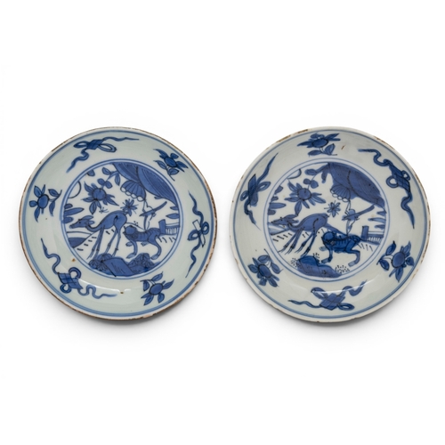 46 - AN UNUSUAL PAIR OF CHINESE PORCELAIN BLUE AND WHITE SAUCER DISHES,16TH CENTURY, 1570-1600明 万历/天启 青花瑞... 