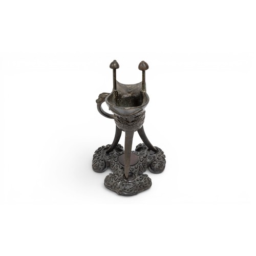 AN UNUSUAL INSCRIBED ARCHAISTIC BRONZE WINE VESSEL, JUEDATED 9TH