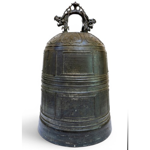 25 - A CHINESE LARGE AND IMPRESSIVE BRONZE BELL WITH DOUBLE-DRAGON HANDLEWANLI, 1601明 万历二十九年青铜钟 with an i... 