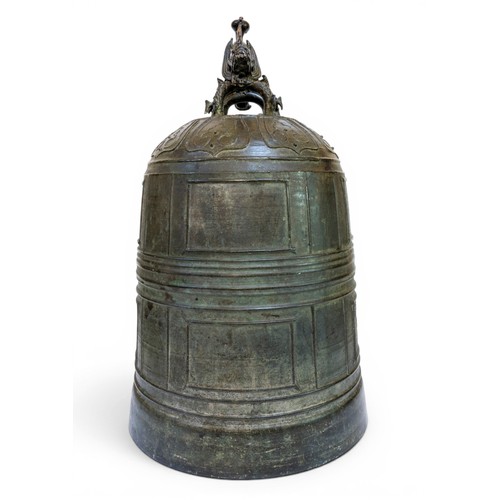 25 - A CHINESE LARGE AND IMPRESSIVE BRONZE BELL WITH DOUBLE-DRAGON HANDLEWANLI, 1601明 万历二十九年青铜钟 with an i... 