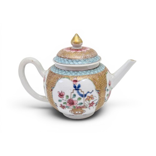 4 - A FINE CHINESE PORCELAIN FAMILLE ROSE GLOBULAR TEAPOT AND COVERYONGZHENG, 1723-1735清雍正 粉彩金彩花卉纹茶壶 pai... 