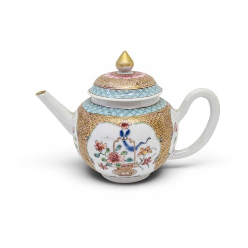 4 - A FINE CHINESE PORCELAIN FAMILLE ROSE GLOBULAR TEAPOT AND COVERYONGZHENG, 1723-1735清雍正 粉彩金彩花卉纹茶壶 pai... 
