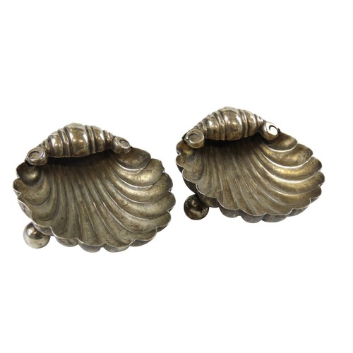 4 - A PAIR OF LATE VICTORIAN SILVER SHELL FORM SALTSBIRMINGHAM 18934.2 x 4.8 cm, 22 grams (combined)toge... 