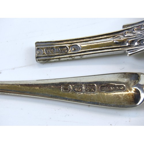 15 - A MIXED GROUP OF BULLION SILVERthe lot includes five rat-tail teaspoons, broken salt shovel, fiddle ... 