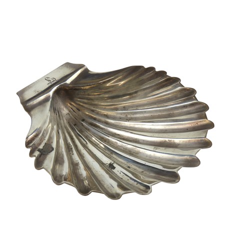 23 - A GEORGE III SILVER SHELL FORM SWEETMEAT DISHLONDON 180713.5 x 13 cm, 112 grams