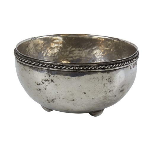 19 - A GEORGE V GLOBULAR SILVER BOWLCHESTER 1914planished finish with rope twist rimmarked for Hugh Walli... 