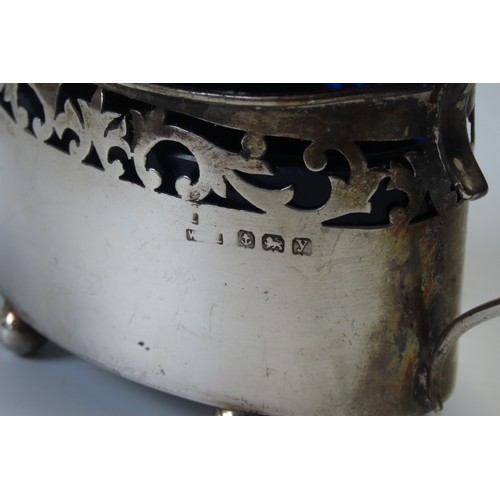 5 - A GEORGE V SILVER MUSTARD POT AND SPOONBIRMINGHAM 1923the oval form mustard pot with a band or pierc... 