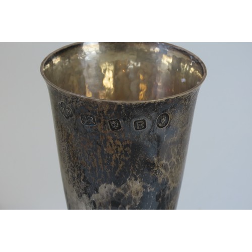 28 - AN ELIZABETH II SILVER BEAKERLONDON 1952marked for H.Phillipsthe tapering cylindrical bowl with plan... 