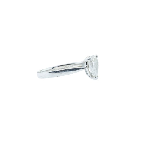 223 - A PLATINUM DIAMOND RING, the pear cut diamond, estimated to weigh 1.00 carat, in a three claw settin... 