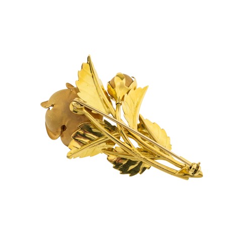 231 - AN 18 CARAT GOLD BROOCH, 1960s,designed as a budding rose, with matte finish and textured petals. St... 