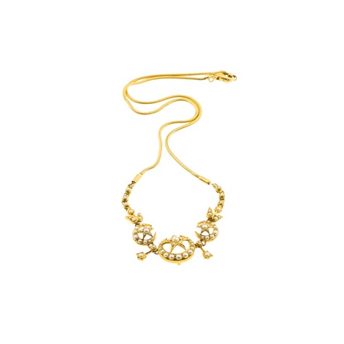 205 - A LATE VICTORIAN GOLD AND PEARL NECKLACE, CIRCA 1880,the central section designed as crescents and s... 