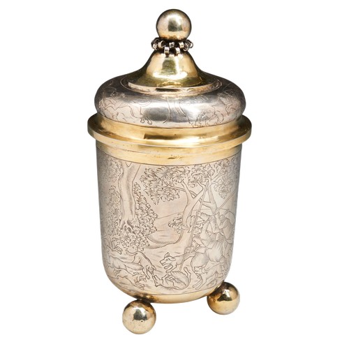 38 - A GERMAN SILVER AND PARCEL GILT BEAKER WITH COVERLATE 17TH/EARLY 18TH CENTURYtapering cylindrical fo... 