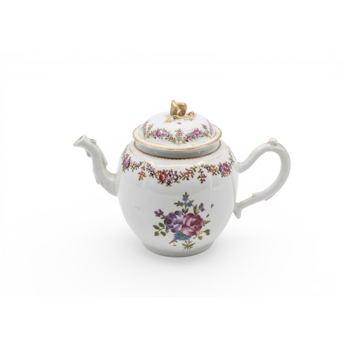 47 - A CHINESE EXPORT FAMILLE ROSE TEAPOT AND COVERQIANLONG PERIOD (1736-1795)the baluster sides painted ... 
