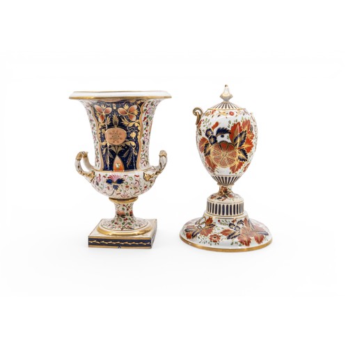 33 - A BLOOR DERBY CAMPANA FORM IMARI VASEEARLY 19TH CENTURYwith twin scroll handles, ink stamped on the ... 
