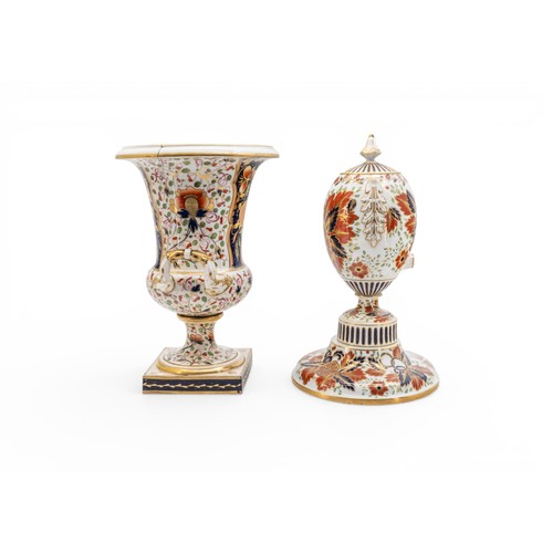 33 - A BLOOR DERBY CAMPANA FORM IMARI VASEEARLY 19TH CENTURYwith twin scroll handles, ink stamped on the ... 