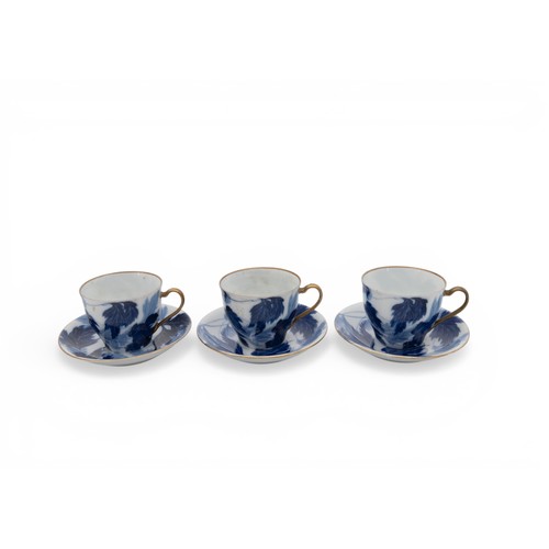 18 - A COALPORT IMARI PATTERN PART DESSERT SERVICE comprising an oval comport, side dishes and plates and... 