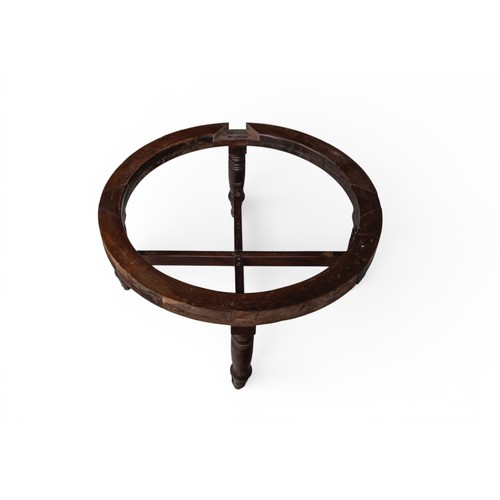 44 - A GEORGE IV MAHOGANY STANDCIRCA 1830raised on turned legs, united by a x-form stretcher and terminat... 