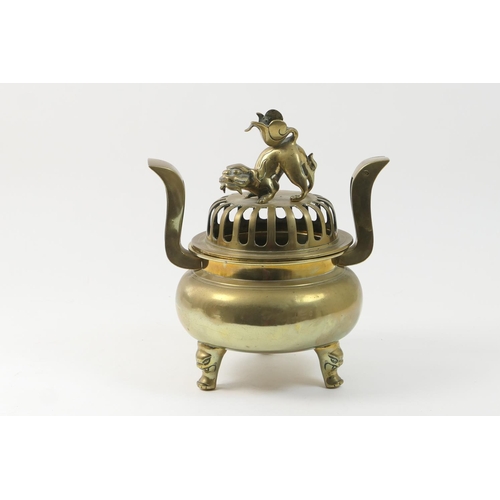 428 - Japanese polished brass censer for the Chinese market, late Meiji (1868-1912), surmounted with a myt... 