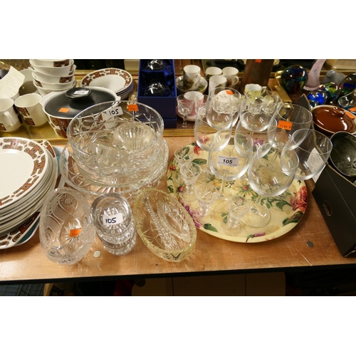 105 - Wine glasses, glass bowls, further glassware