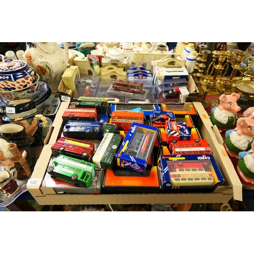 122 - Quantity of collectors' die cast toys including buses, vintage models etc, many boxed (2 boxes)