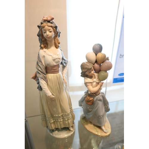 215 - Lladro figure of a girl holding balloons and a further Lladro figure (2)