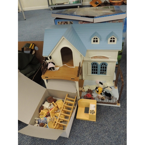 149 - Sylvanian Families courtyard restaurant, boxed.