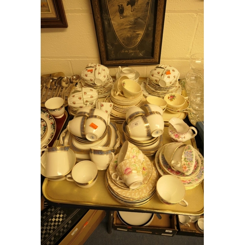 62 - Mixed part tea sets including Hammersley, Wellington china and Crown Ducal etc (2 trays)