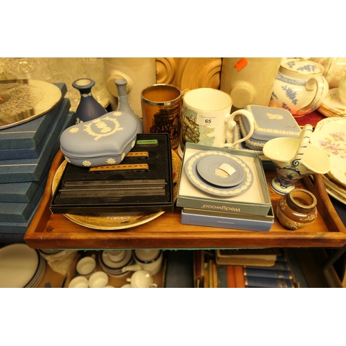 65 - Mixed tray of collectables including Wedgwood, Delft miniature basket, jugs and Lambeth Colman's mus... 