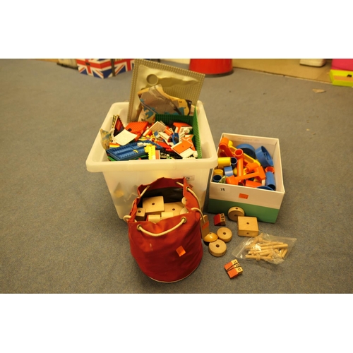 78 - Large quantity of Lego, also a bag of Galt wood blocks and Kiddicraft Helter-Skelter toy