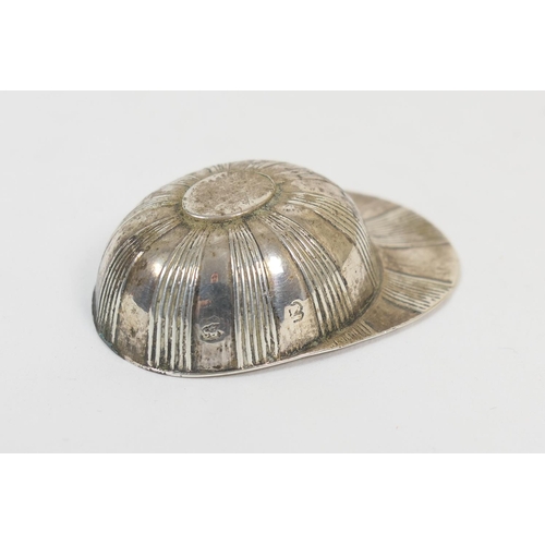 178 - George III silver jockey cap caddy spoon, by Samuel Pemberton, circa 1810, 5.5cm, weight 7g