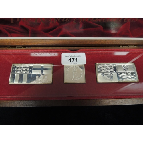 471 - Queen's Silver Jubilee limited edition silver Royal Standards ingots, issued by the Danbury Mint, gr... 