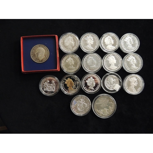 485 - George V 1925 crown, boxed, and fifteen further commemorative silver coins (16), total silver weight... 