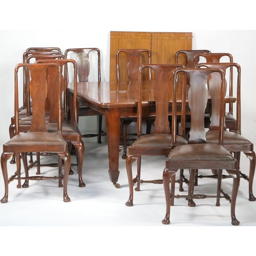 761 - Late Victorian mahogany satinwood banded wind out dining table, with two additional leaves, raised o... 