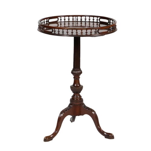 732 - Chippendale style mahogany pedestal tea table, late 19th Century, the galleried circular top with fo... 