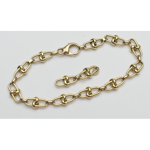 399 - 18ct gold open bar link bracelet, with lobster claw clasp, length 16cm, with two additional links of... 