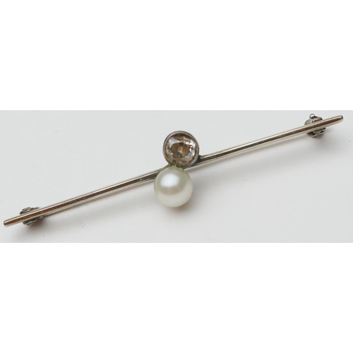 429 - Diamond and pearl bar brooch, centred with a pearl of approx. 5 metric grains, and an old brilliant ... 