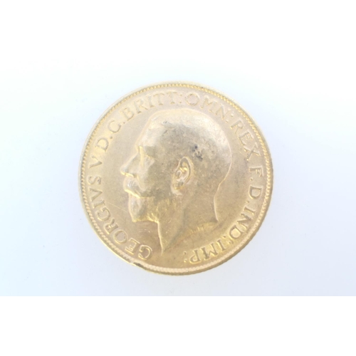 303 - George V sovereign, 1912 (EF), weight approx. 7.9g