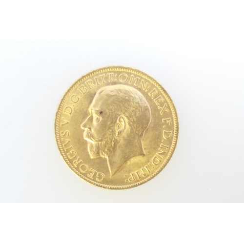 324 - George V sovereign, 1915 (EF), weight approx. 7.9g