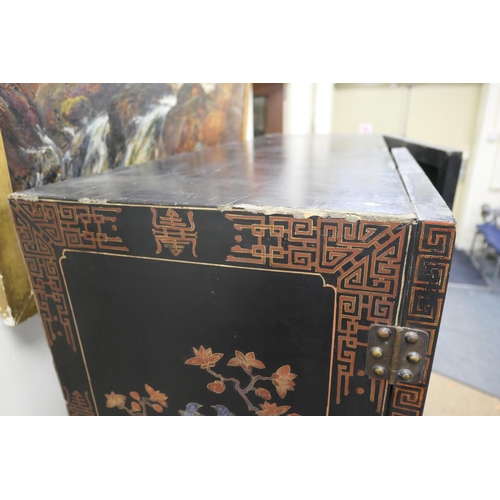 791 - Chinese painted and black lacquered cabinet, early 20th Century, having two bifold doors decorated t... 