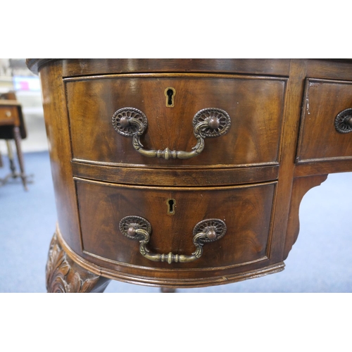 711 - Chippendale Revival mahogany kidney shaped lady's writing desk, circa 1910, with leather inset top o... 