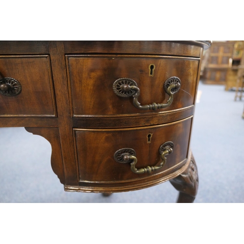 711 - Chippendale Revival mahogany kidney shaped lady's writing desk, circa 1910, with leather inset top o... 