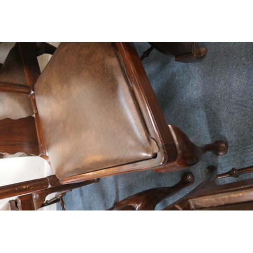 761 - Late Victorian mahogany satinwood banded wind out dining table, with two additional leaves, raised o... 