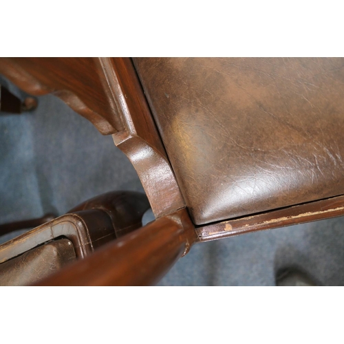 761 - Late Victorian mahogany satinwood banded wind out dining table, with two additional leaves, raised o... 