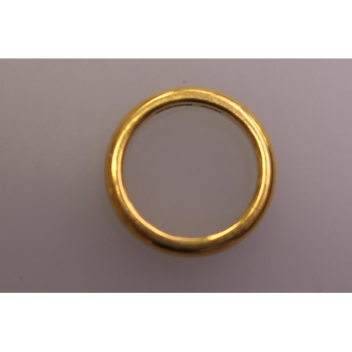 370 - 22ct gold wedding ring, weight approximately 8.9g