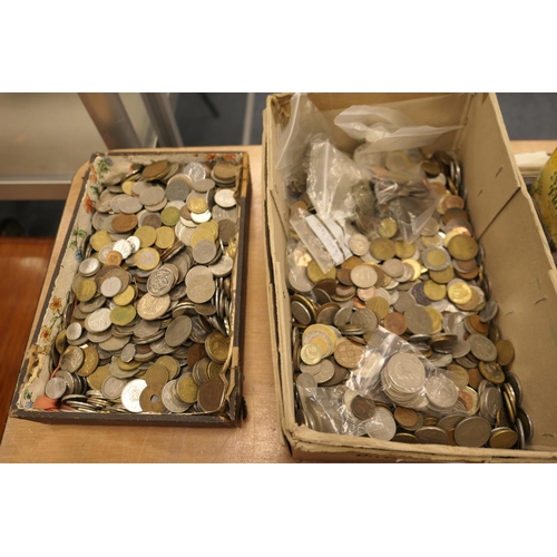 437 - Large quantity of mixed world coins