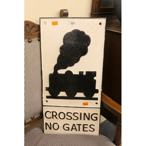 525 - Railway Interest: Cast iron sign 'Crossing - no gates'