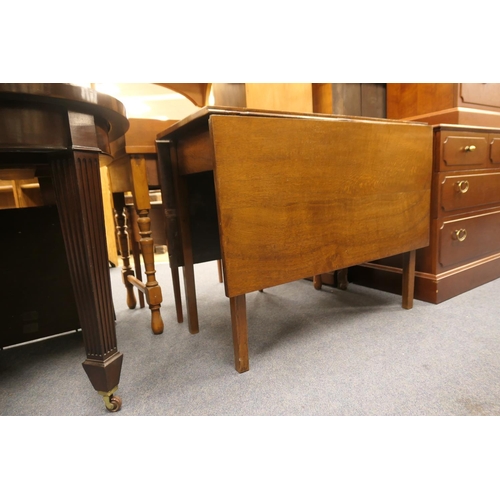 649 - 19th Century oak drop leaf table