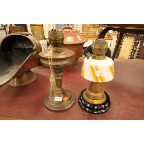 679 - Brass pedestal oil lamp and a brass and glass oil lamp (2)